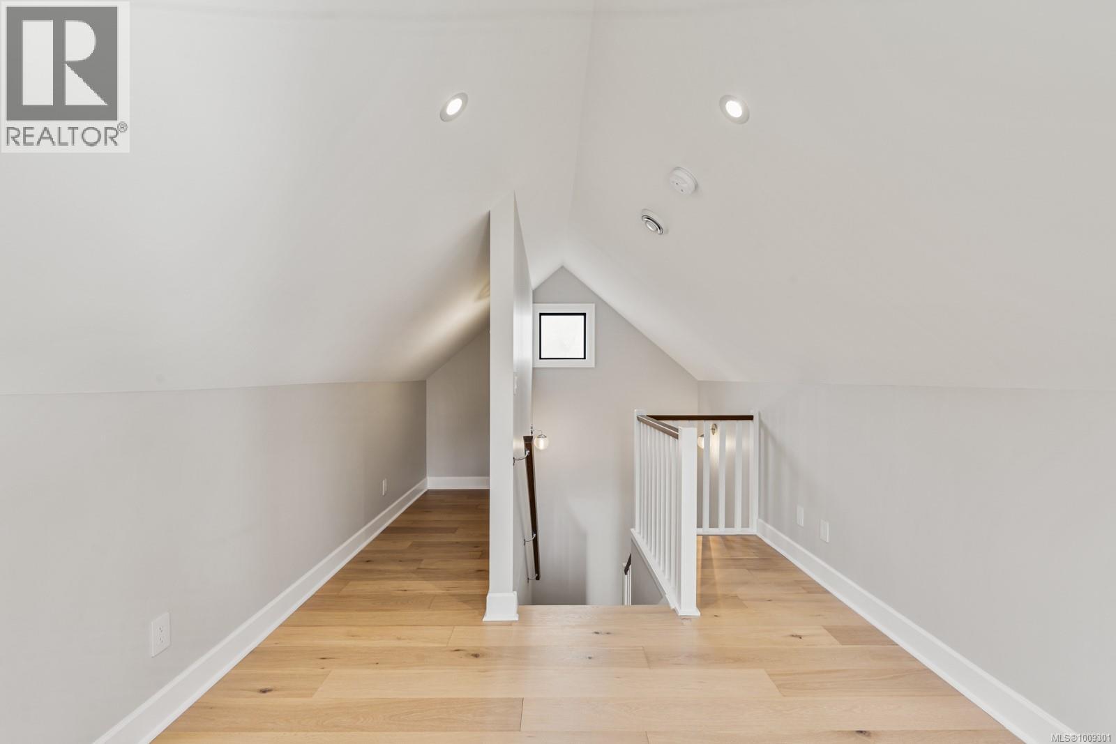 1918 Shotbolt Rd, Victoria, British Columbia  V8S 1H2 - Photo 47 - 1009301