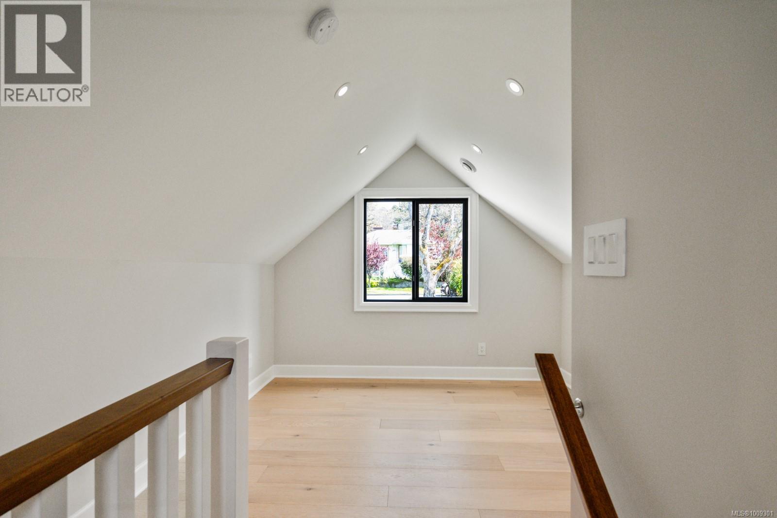 1918 Shotbolt Rd, Victoria, British Columbia  V8S 1H2 - Photo 48 - 1009301