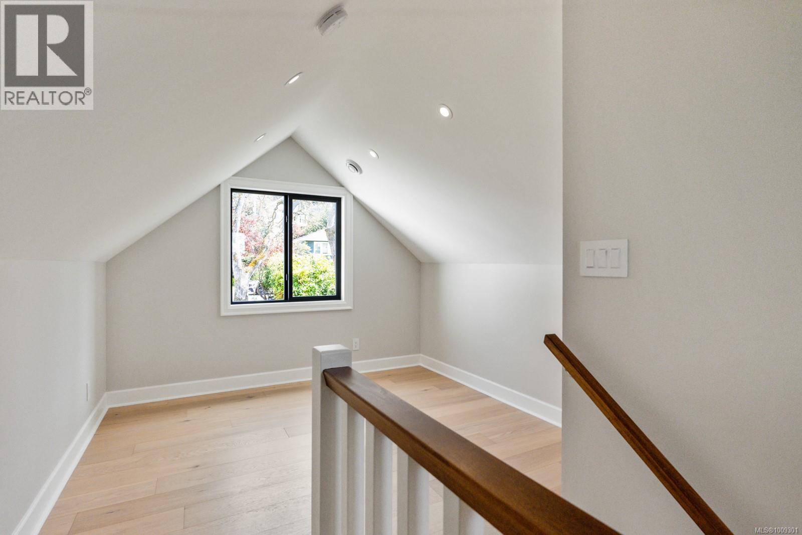 1918 Shotbolt Rd, Victoria, British Columbia  V8S 1H2 - Photo 49 - 1009301