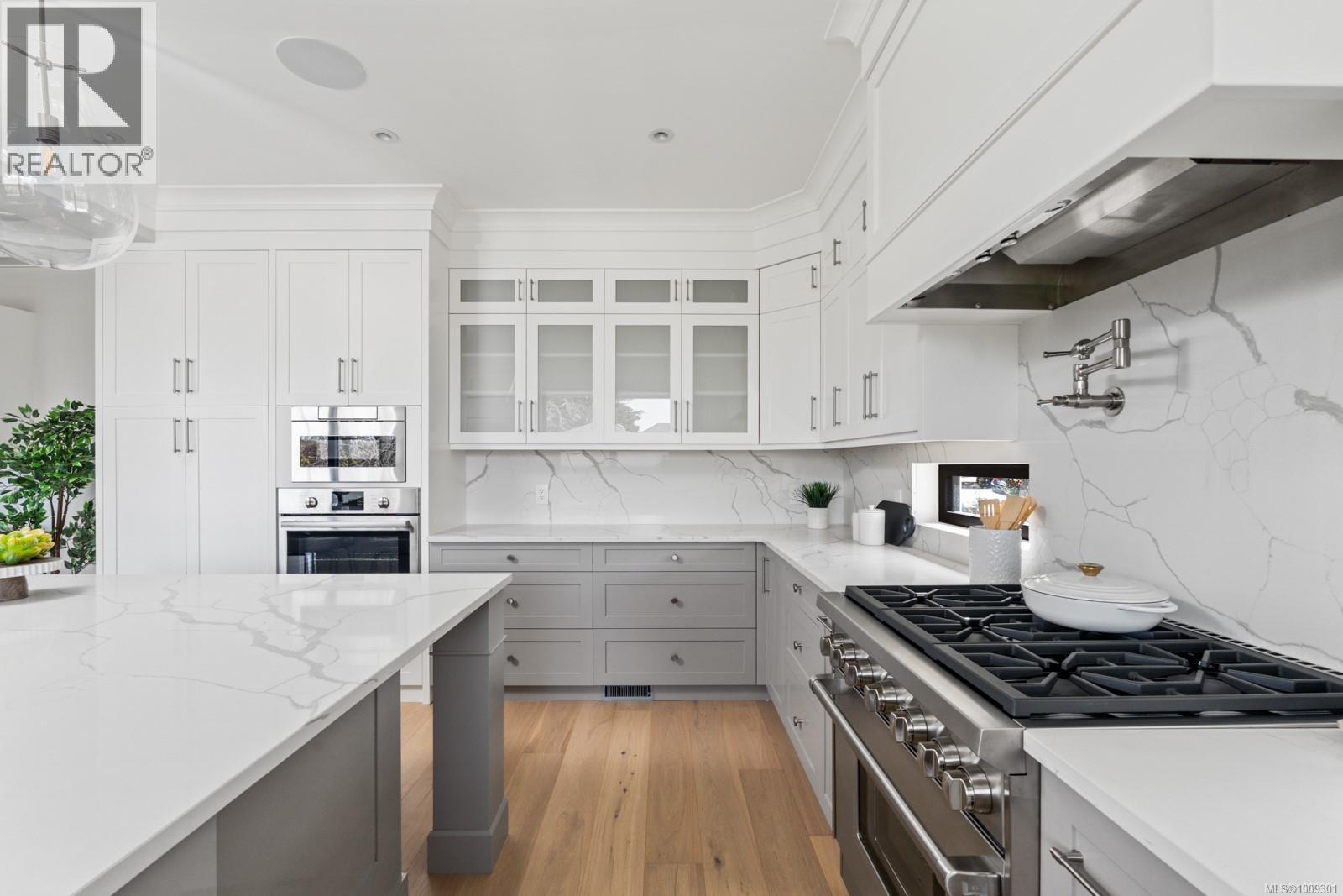 1918 Shotbolt Rd, Victoria, British Columbia  V8S 1H2 - Photo 5 - 1009301