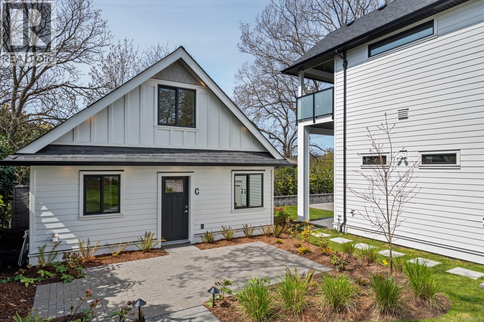 1918 Shotbolt Rd, Victoria, British Columbia  V8S 1H2 - Photo 50 - 1009301