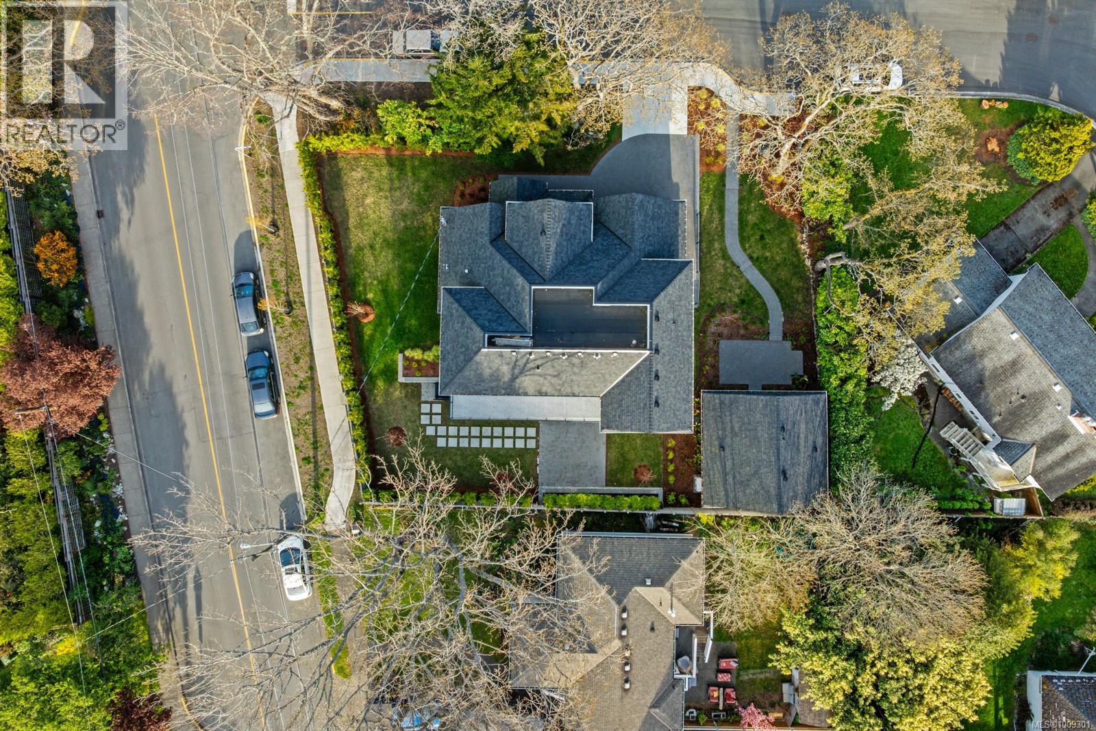 1918 Shotbolt Rd, Victoria, British Columbia  V8S 1H2 - Photo 57 - 1009301