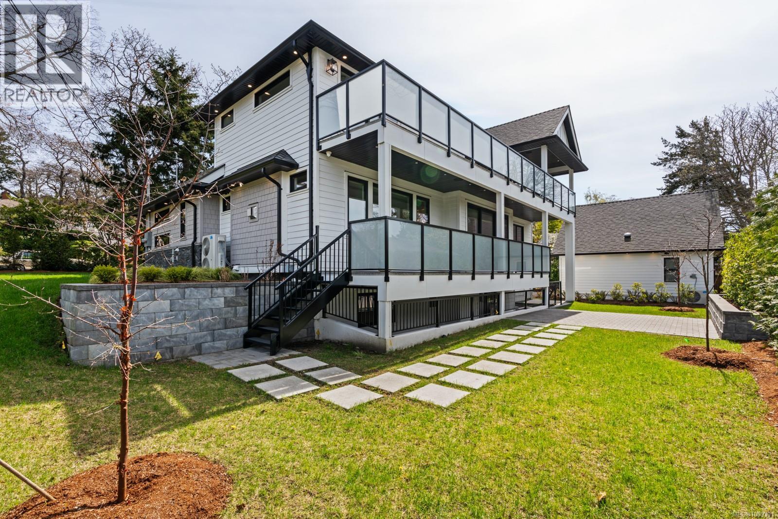 1918 Shotbolt Rd, Victoria, British Columbia  V8S 1H2 - Photo 69 - 1009301