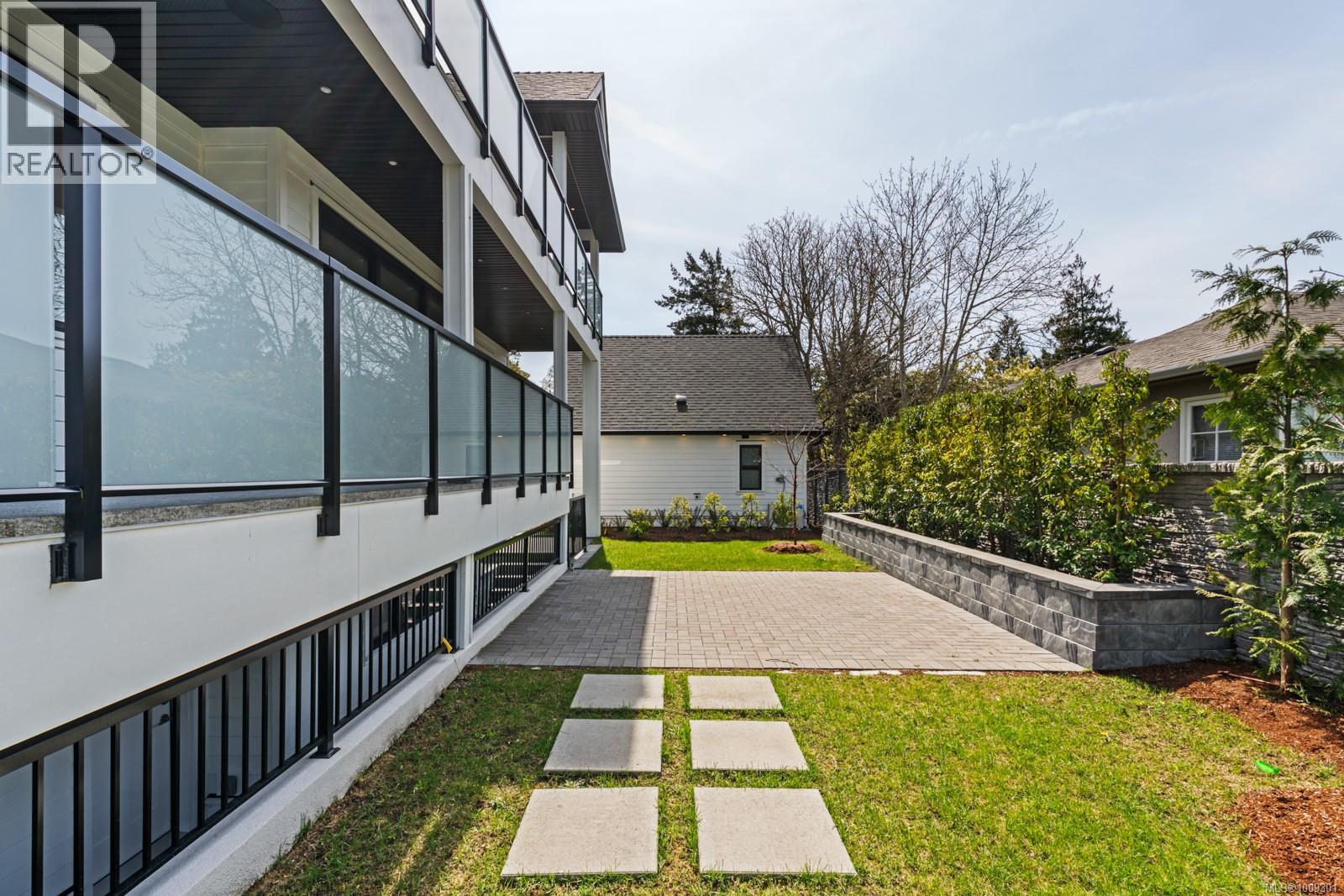 1918 Shotbolt Rd, Victoria, British Columbia  V8S 1H2 - Photo 72 - 1009301