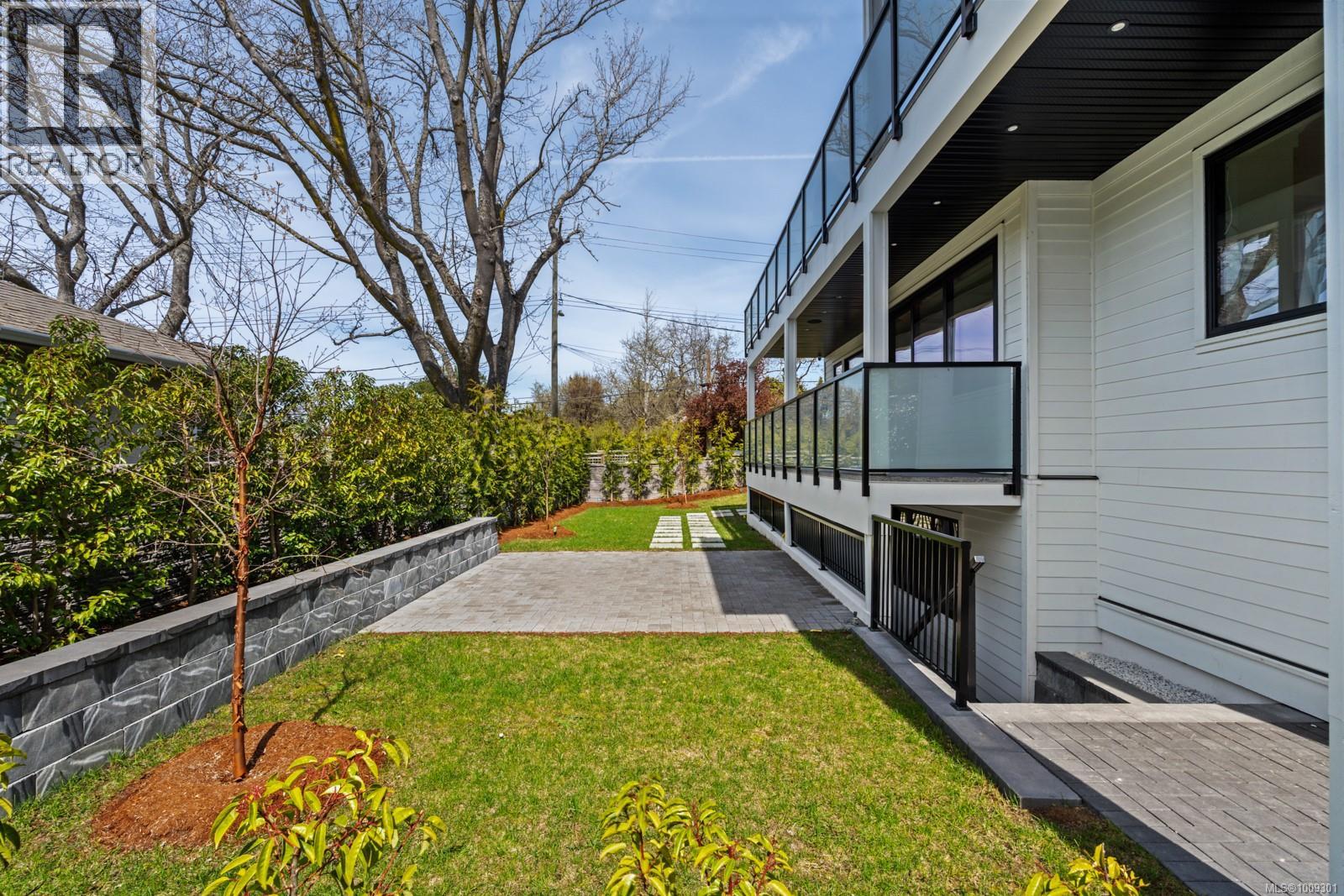 1918 Shotbolt Rd, Victoria, British Columbia  V8S 1H2 - Photo 73 - 1009301