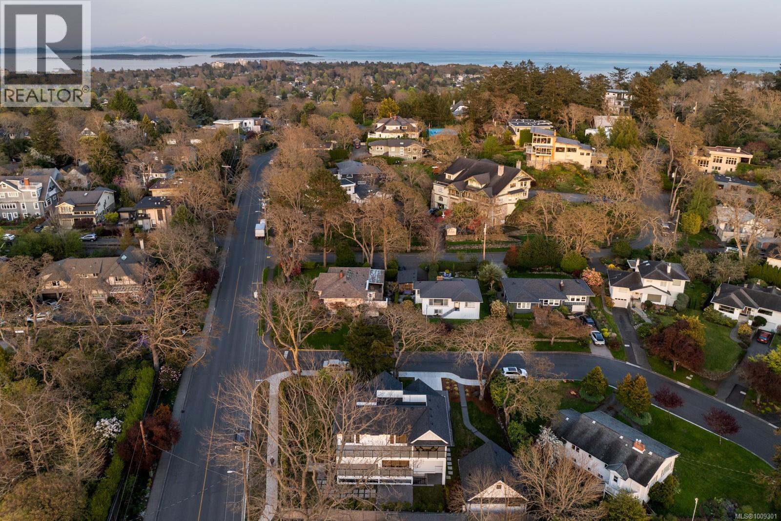 1918 Shotbolt Rd, Victoria, British Columbia  V8S 1H2 - Photo 76 - 1009301