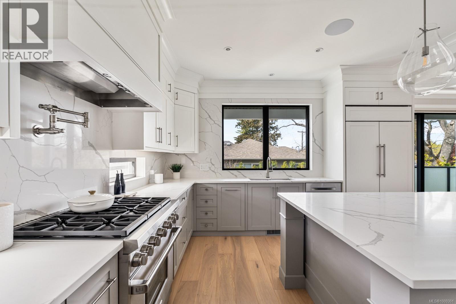 1918 Shotbolt Rd, Victoria, British Columbia  V8S 1H2 - Photo 9 - 1009301