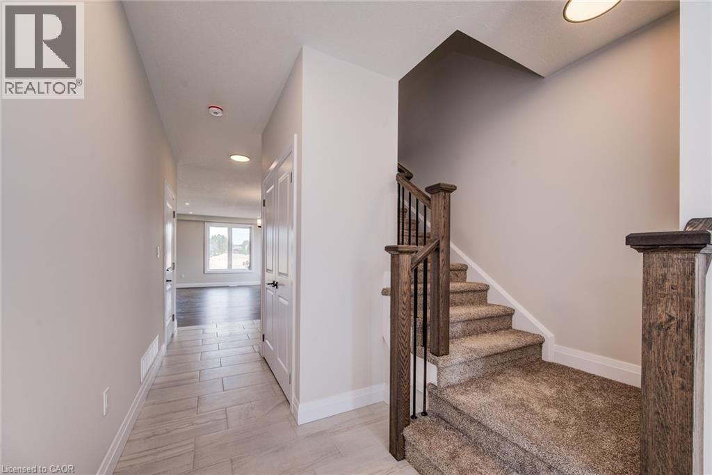 102 Thackeray Way, Harriston, Ontario  N0G 1Z0 - Photo 11 - 40727537