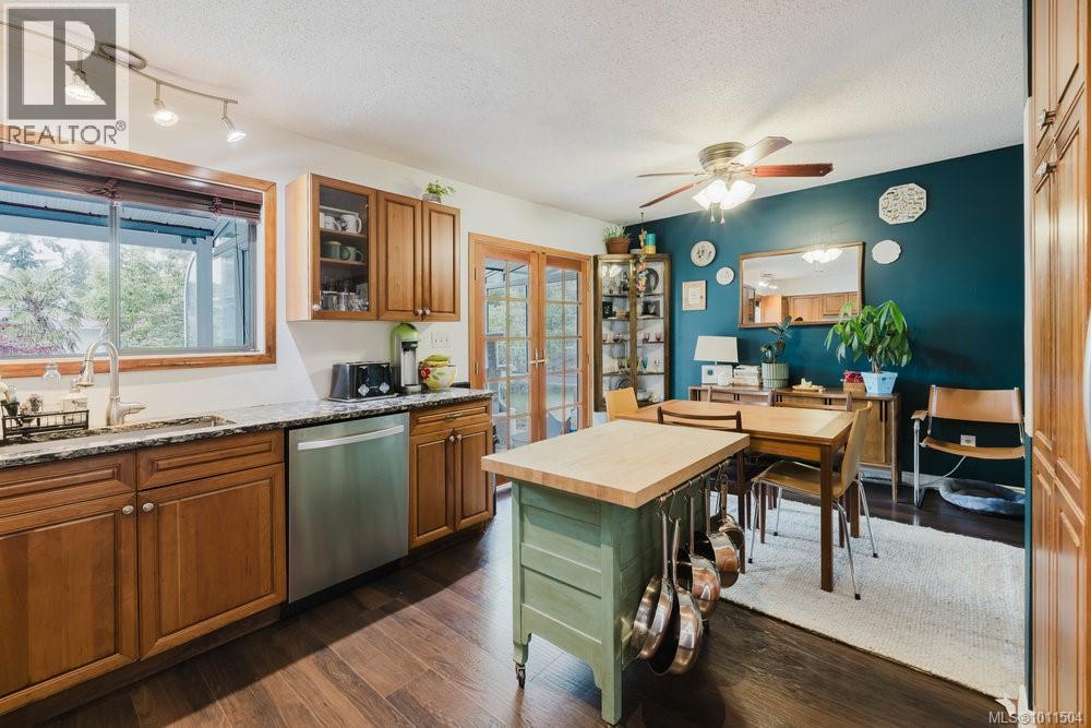 1616 Agnew Ave, Saanich, British Columbia  V8N 5M6 - Photo 6 - 1011504