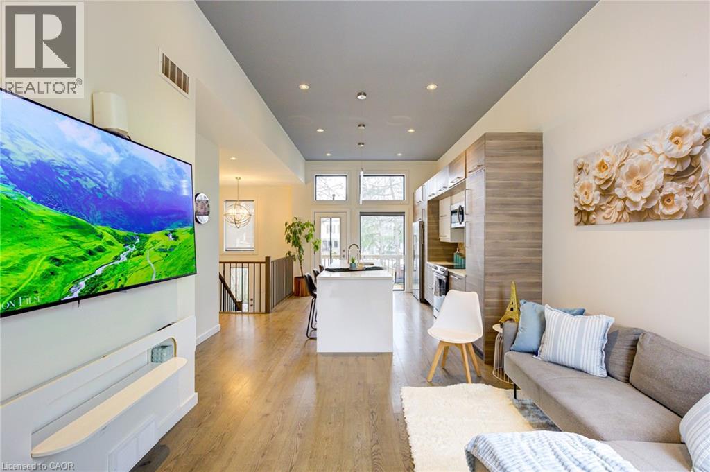 Photo 15 of 46 for 847 Stedwell Street