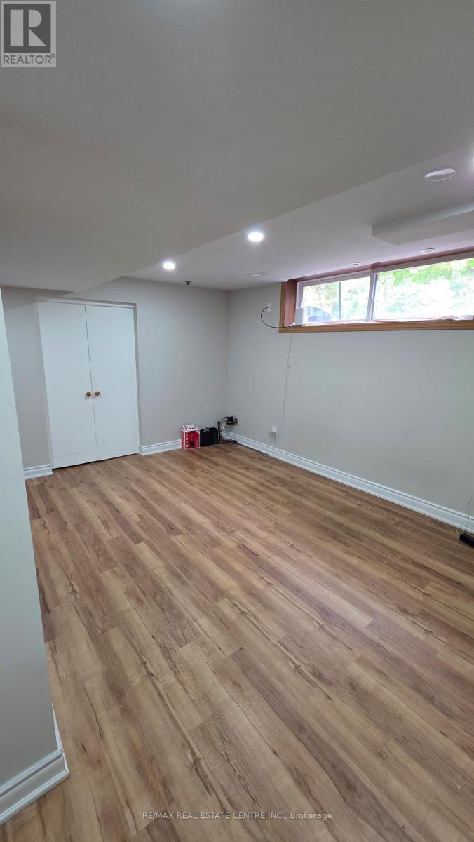 593 Indian Road, Mississauga, Ontario  L5H 1R1 - Photo 14 - W12352708