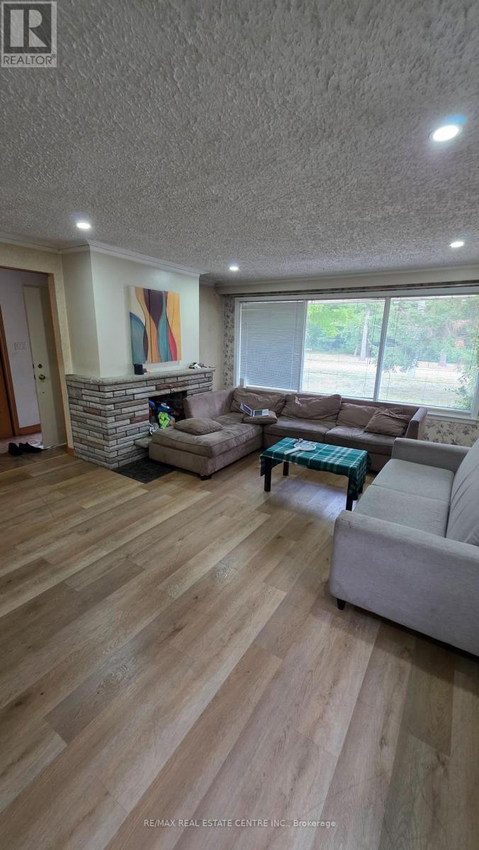 593 Indian Road, Mississauga, Ontario  L5H 1R1 - Photo 6 - W12352708