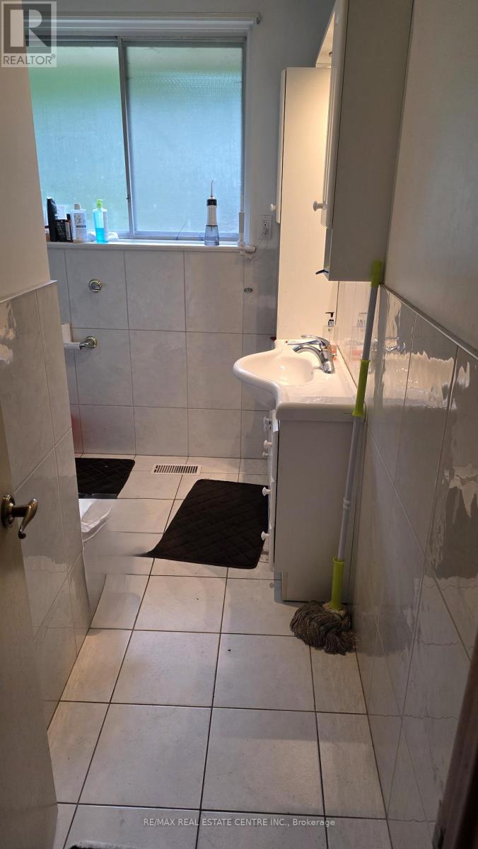593 Indian Road, Mississauga, Ontario  L5H 1R1 - Photo 12 - W12352708