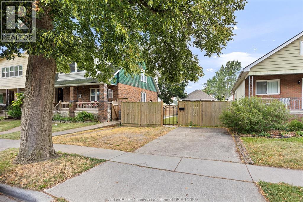 Property at 1555 Gladstone image 5