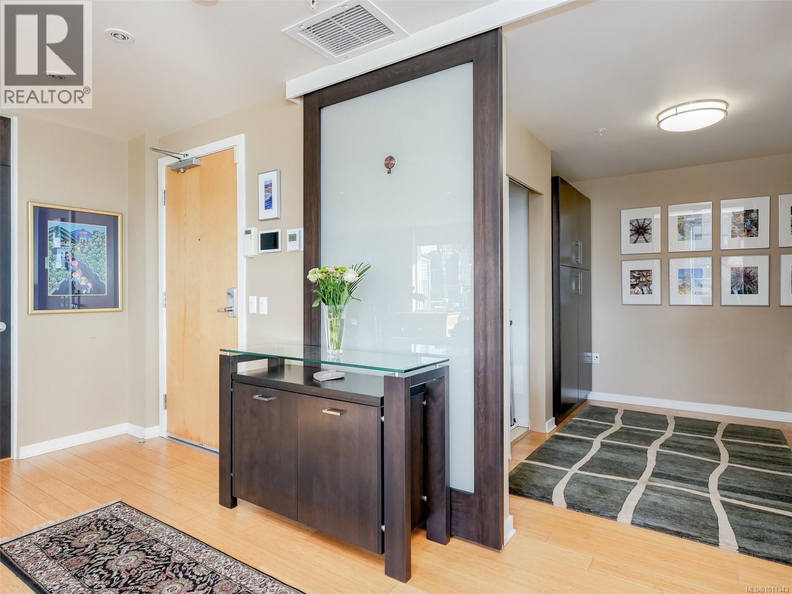 704 399 Tyee Rd, Victoria, British Columbia  V9A 0A8 - Photo 8 - 1011343