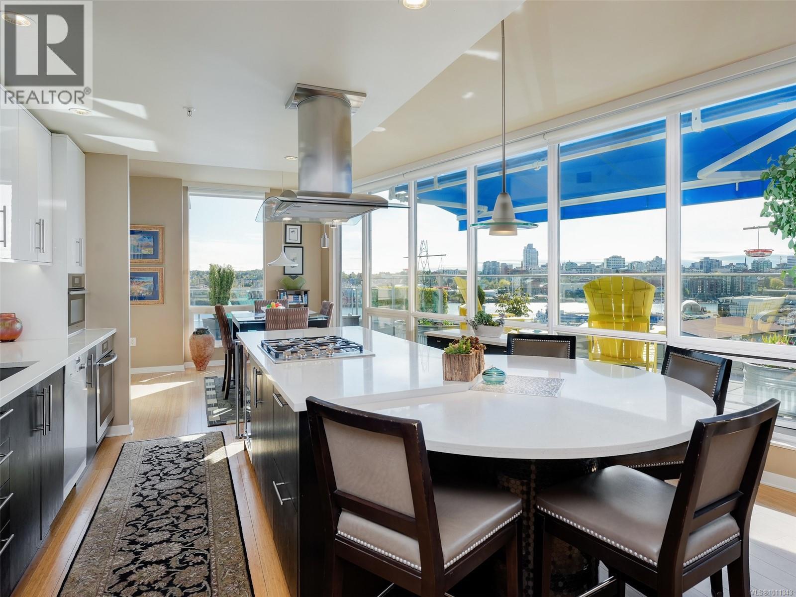 704 399 Tyee Rd, Victoria, British Columbia  V9A 0A8 - Photo 1 - 1011343