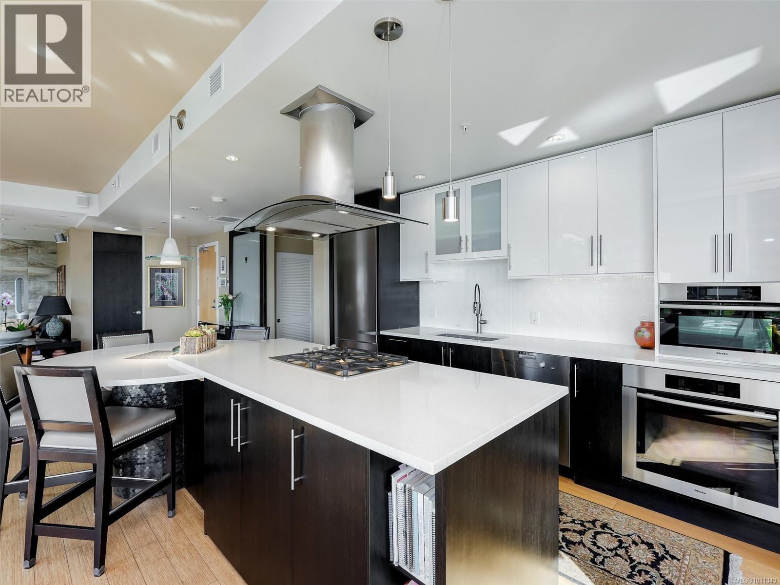 704 399 Tyee Rd, Victoria, British Columbia  V9A 0A8 - Photo 9 - 1011343