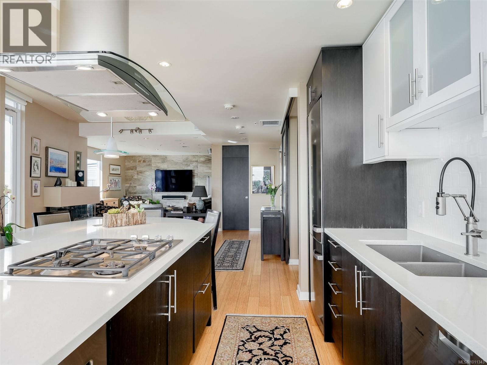 704 399 Tyee Rd, Victoria, British Columbia  V9A 0A8 - Photo 11 - 1011343