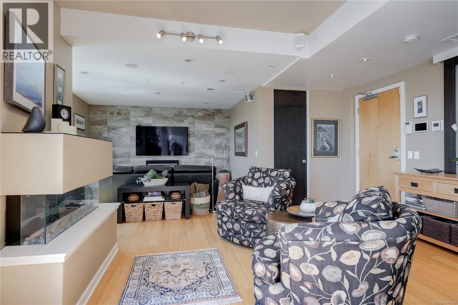 704 399 Tyee Rd, Victoria, British Columbia  V9A 0A8 - Photo 7 - 1011343