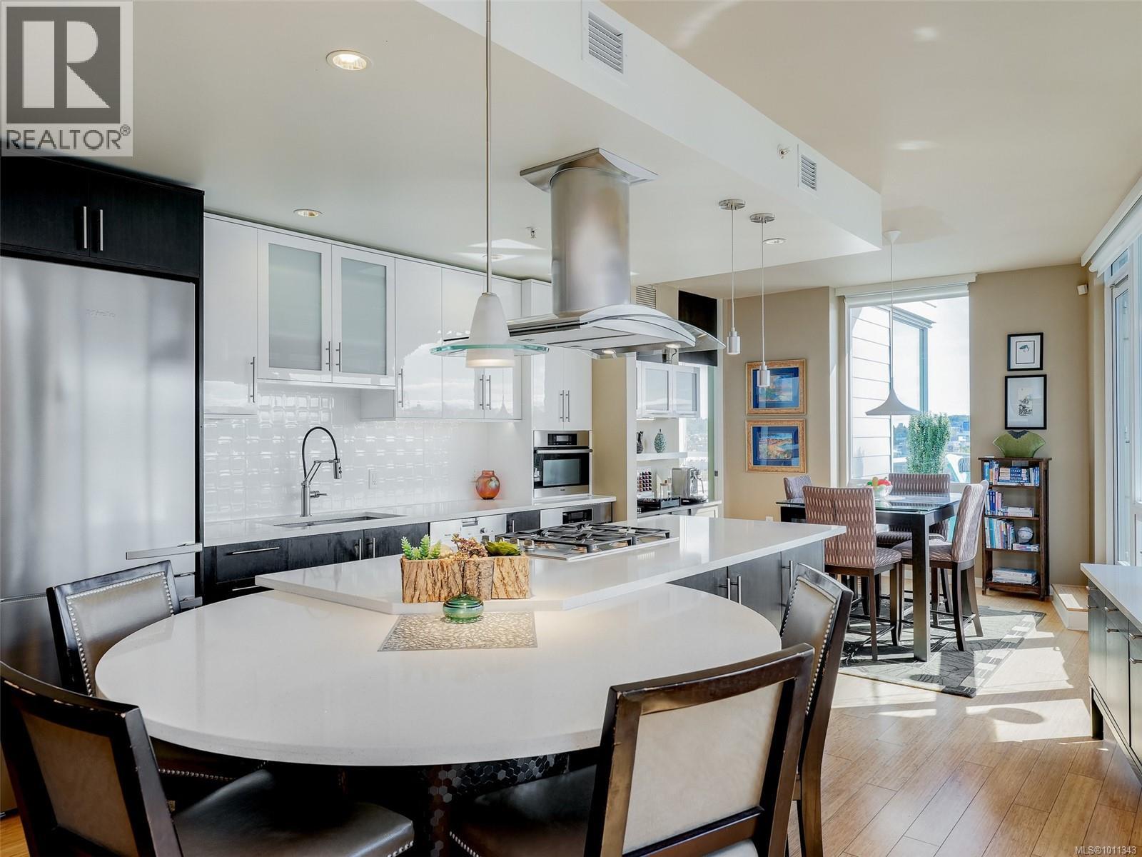 704 399 Tyee Rd, Victoria, British Columbia  V9A 0A8 - Photo 10 - 1011343