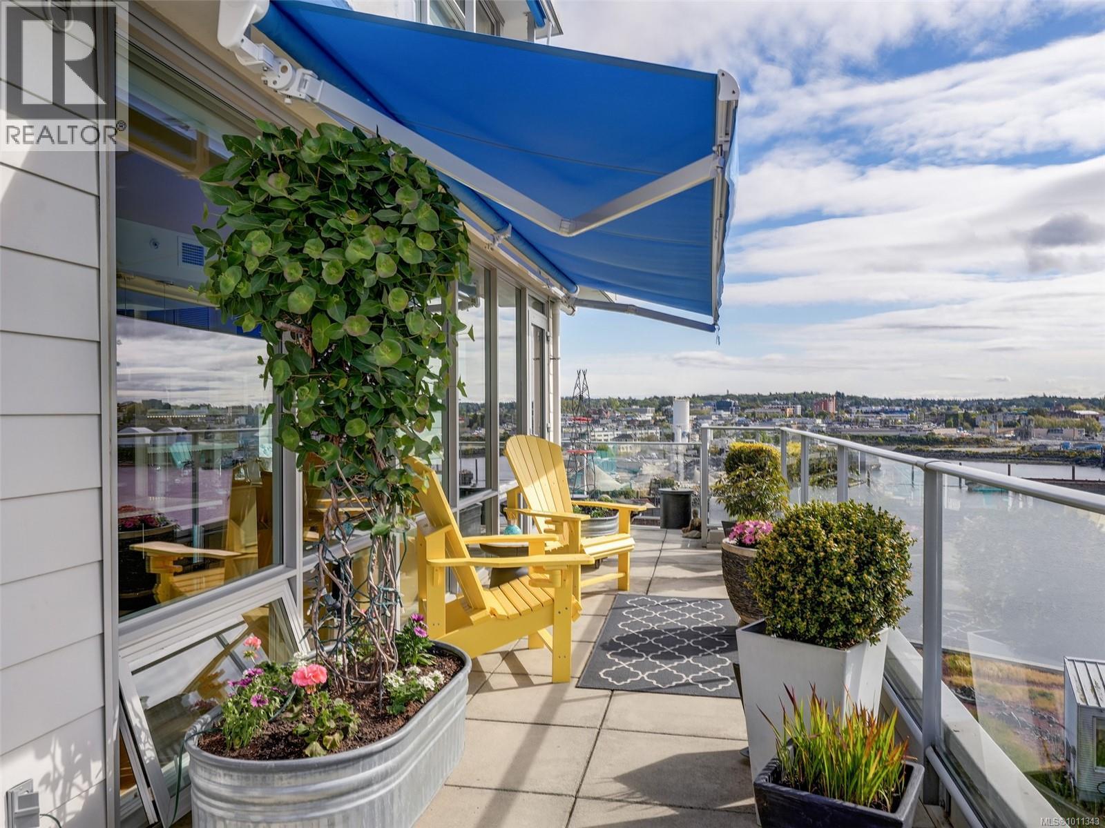 704 399 Tyee Rd, Victoria, British Columbia  V9A 0A8 - Photo 2 - 1011343