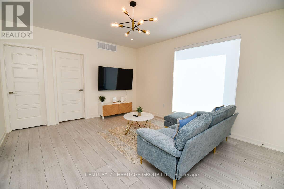 3746 Ferretti Court, Innisfil, Ontario  L9S 0N6 - Photo 15 - N12214997