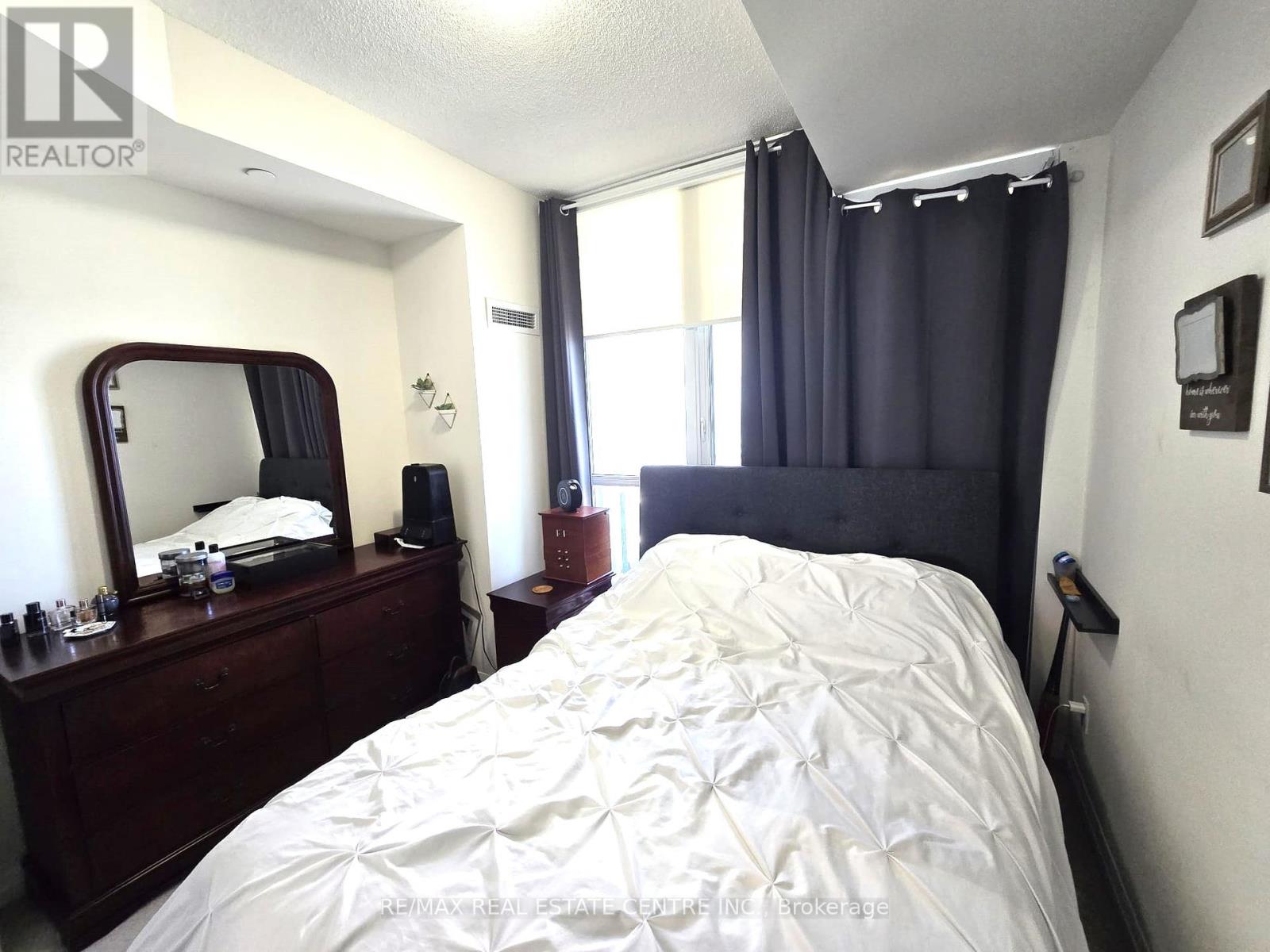 2301 - 75 Eglinton Avenue W, Mississauga, Ontario  L5R 0E5 - Photo 8 - W12340513