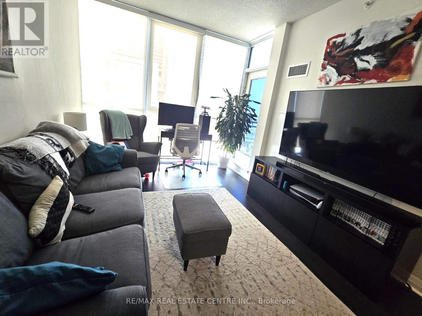 2301 - 75 Eglinton Avenue W, Mississauga, Ontario  L5R 0E5 - Photo 2 - W12340513