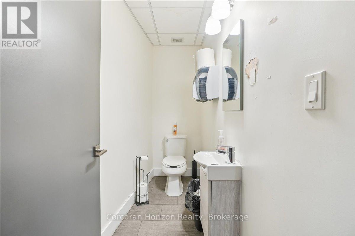 302 - 12 James Street N, Hamilton, Ontario  L8R 2J9 - Photo 30 - X12353156