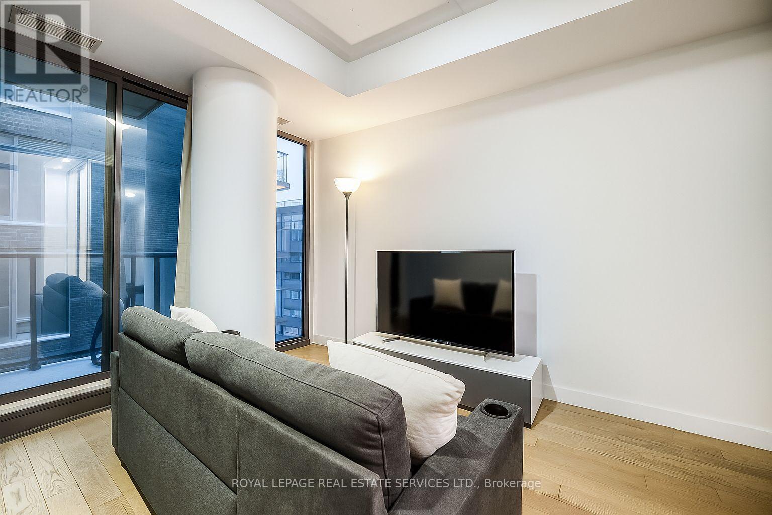 1301 - 111 Bathurst Street, Toronto, Ontario  M5V 0M9 - Photo 10 - C12352270