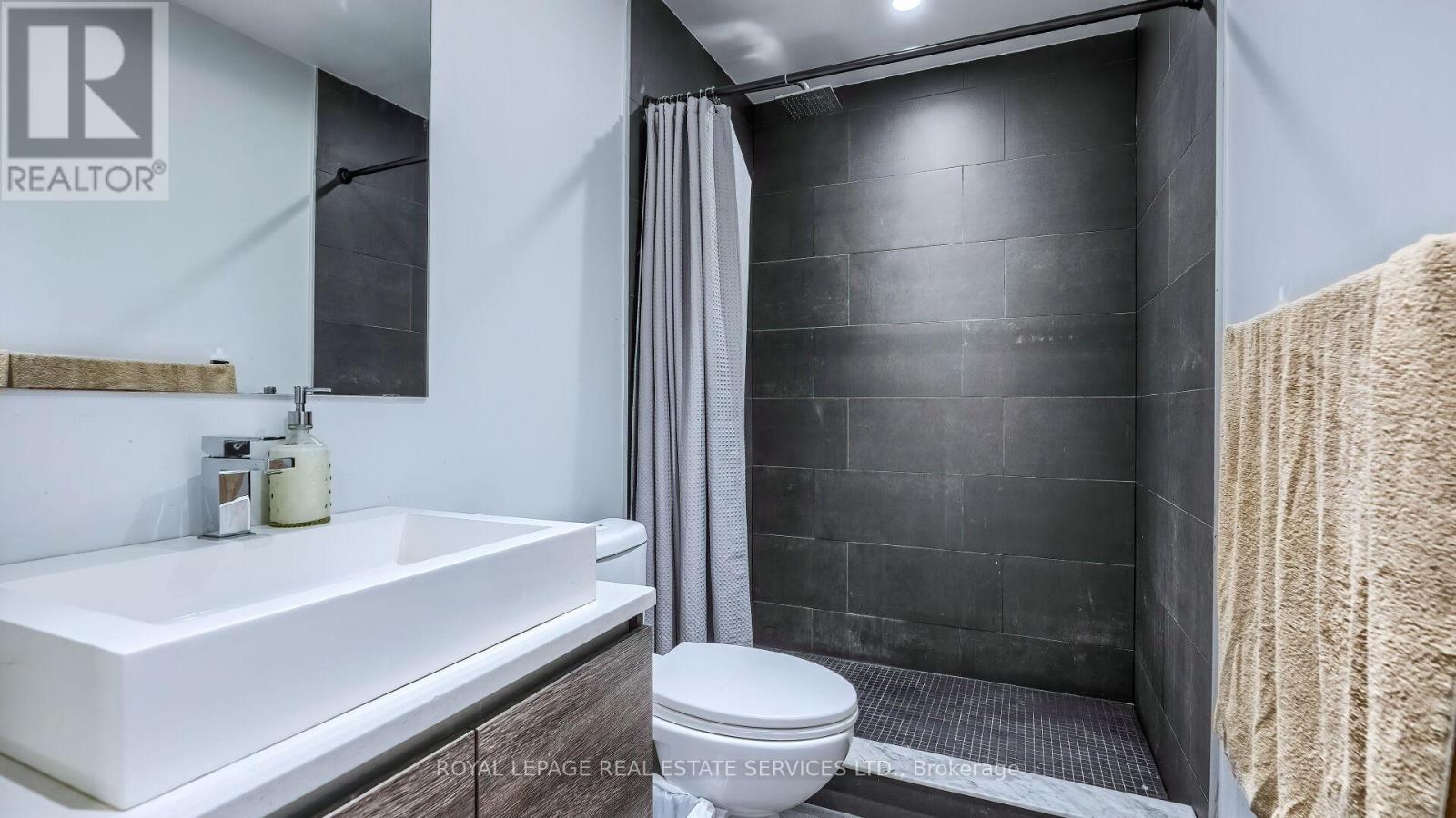 1301 - 111 Bathurst Street, Toronto, Ontario  M5V 0M9 - Photo 14 - C12352270