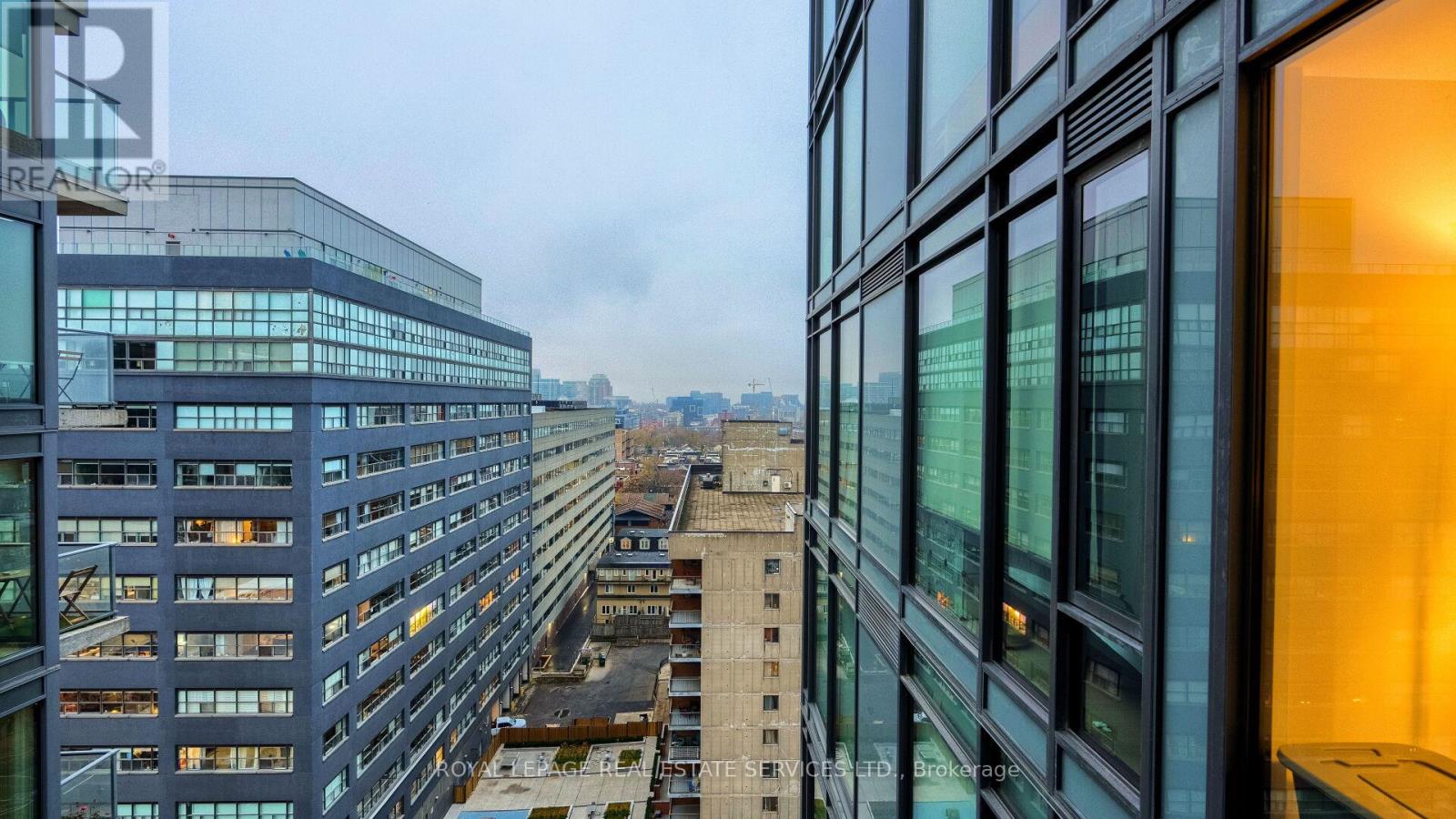 1301 - 111 Bathurst Street, Toronto, Ontario  M5V 0M9 - Photo 16 - C12352270