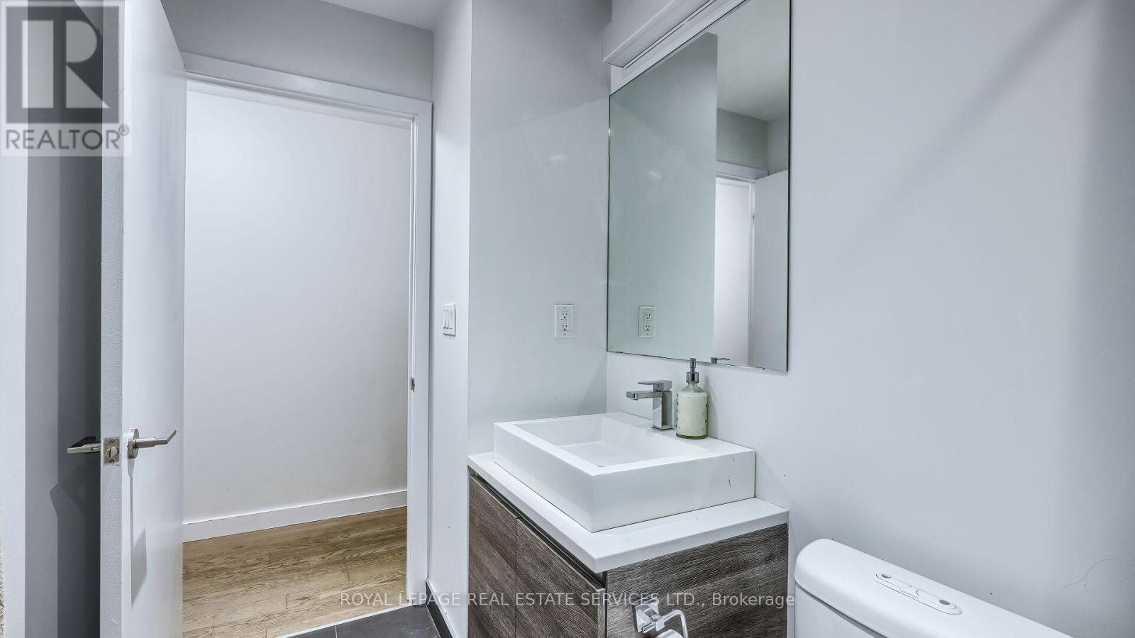 1301 - 111 Bathurst Street, Toronto, Ontario  M5V 0M9 - Photo 15 - C12352270