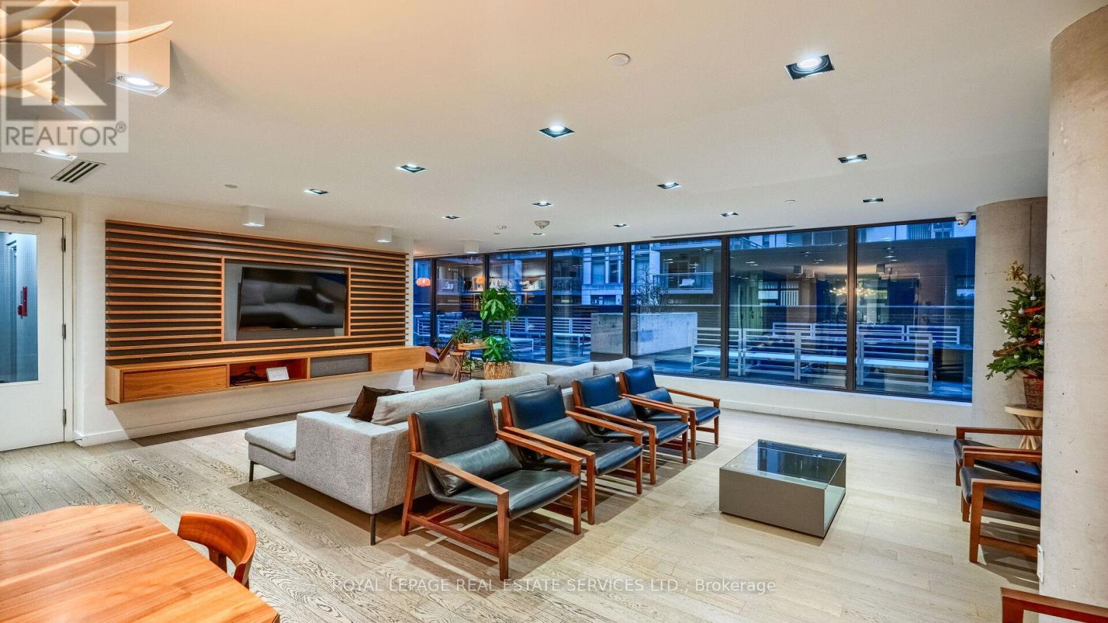 1301 - 111 Bathurst Street, Toronto, Ontario  M5V 0M9 - Photo 18 - C12352270