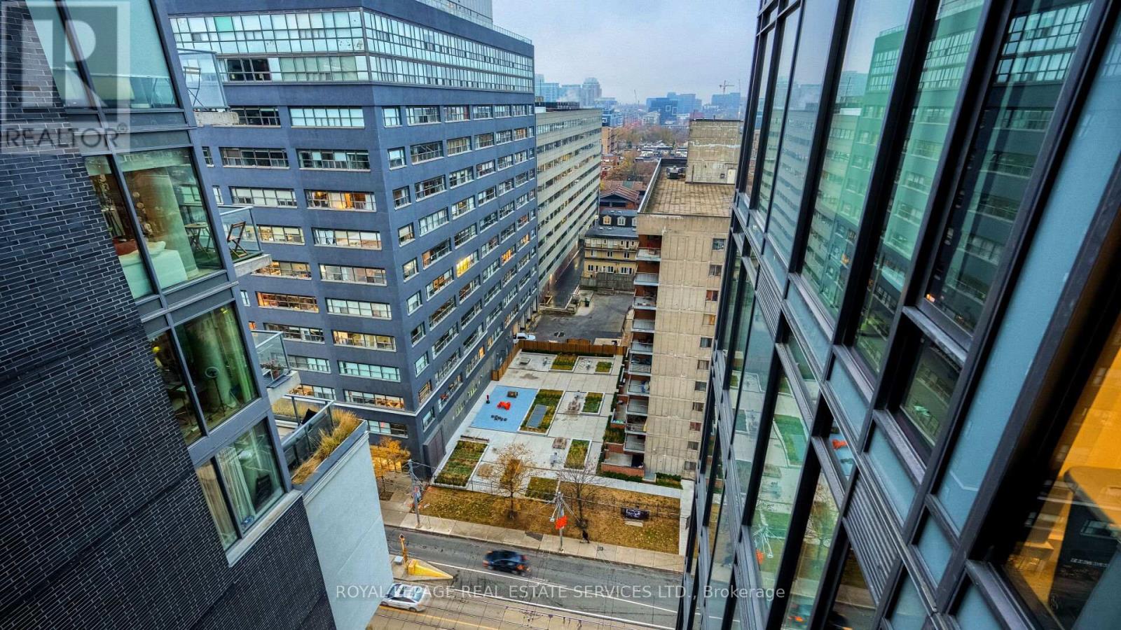 1301 - 111 Bathurst Street, Toronto, Ontario  M5V 0M9 - Photo 17 - C12352270