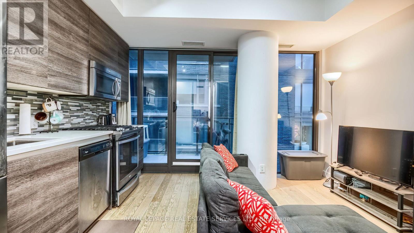 1301 - 111 Bathurst Street, Toronto, Ontario  M5V 0M9 - Photo 8 - C12352270