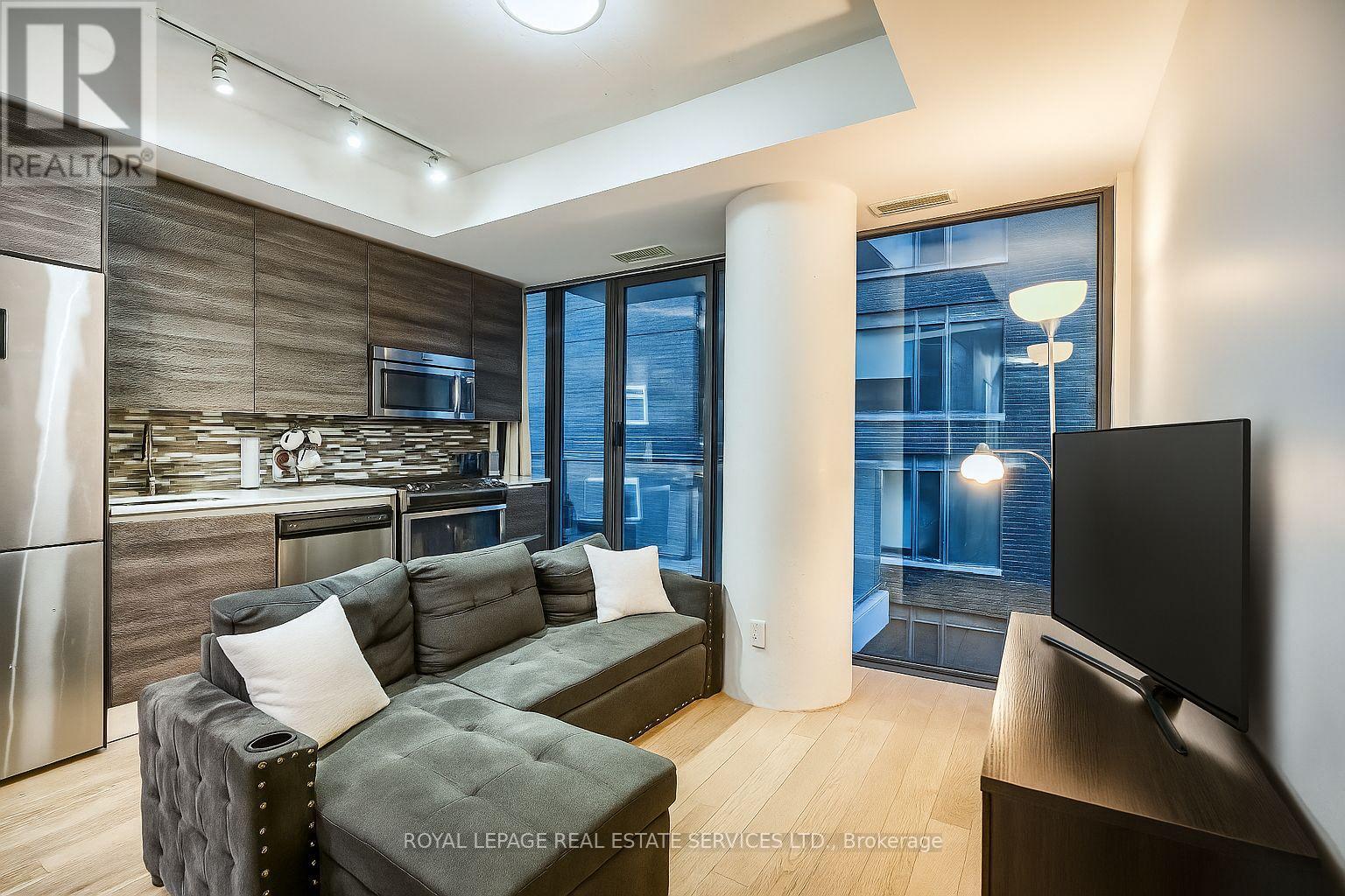 1301 - 111 Bathurst Street, Toronto, Ontario  M5V 0M9 - Photo 9 - C12352270