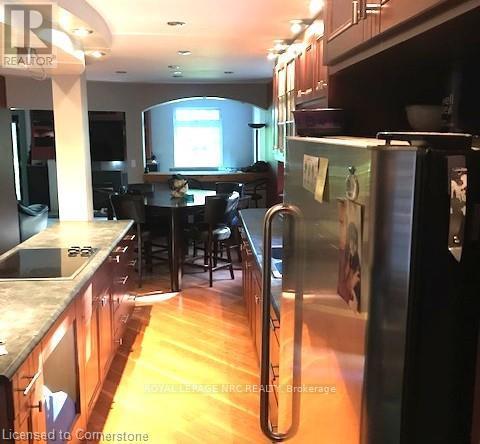 165 Ridge Road E, Grimsby, Ontario  L3M 4E7 - Photo 13 - X12353165