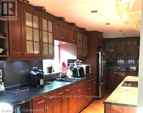 165 Ridge Road E, Grimsby, Ontario  L3M 4E7 - Photo 16 - X12353165