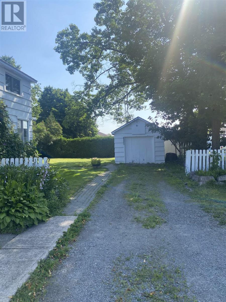 548 Lake St, Sault Ste. Marie, Ontario  P6B 3L2 - Photo 4 - SM252265