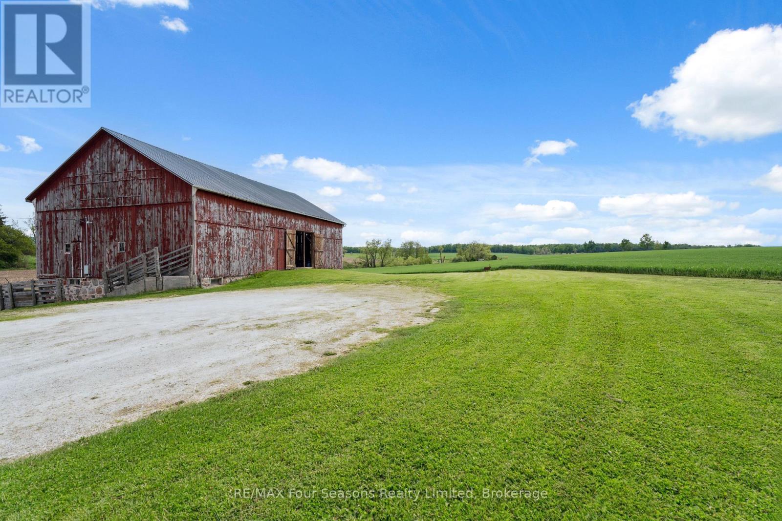 1154 Fairgrounds Road S, Clearview, Ontario  L0M 1S0 - Photo 11 - S12353143