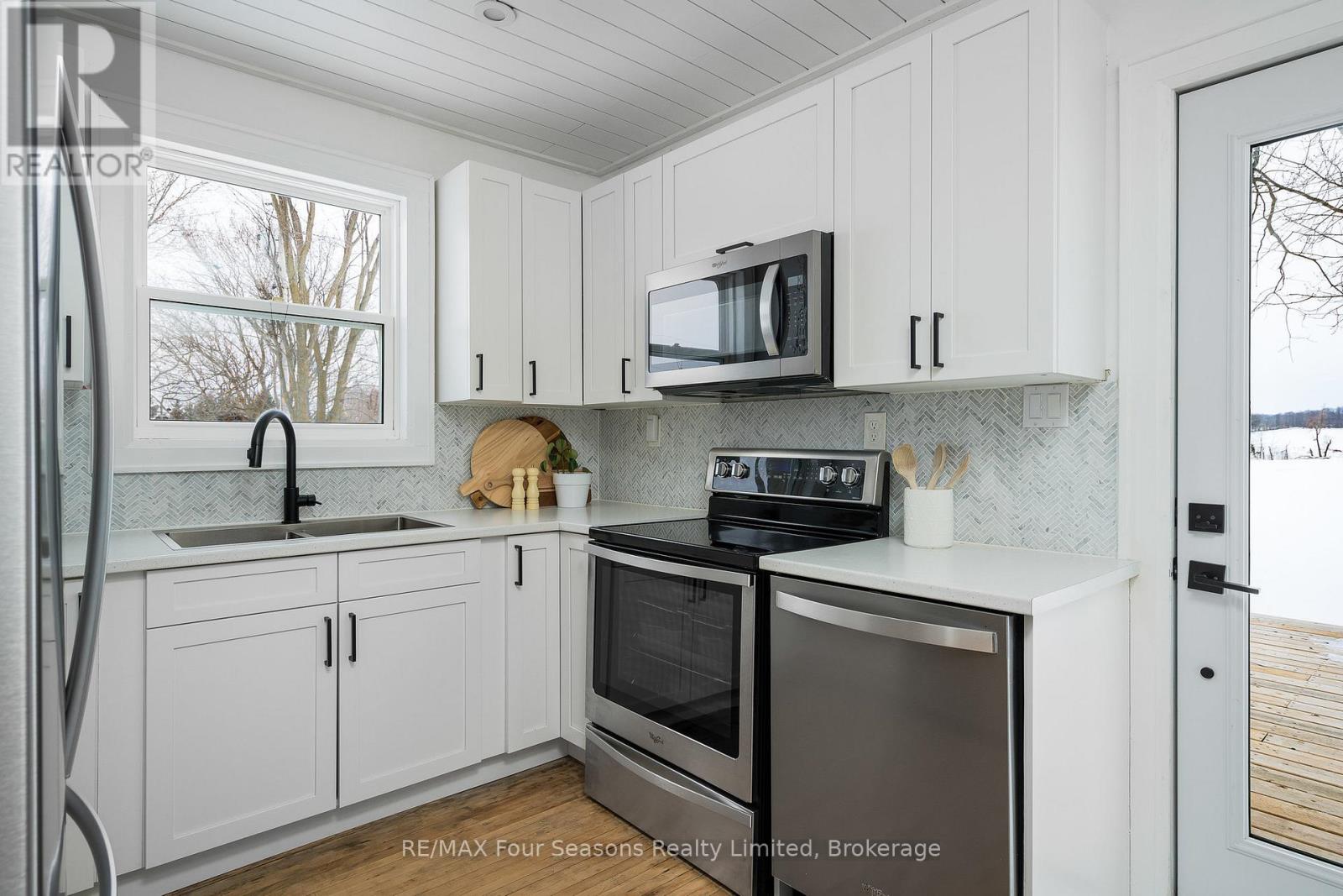 1154 Fairgrounds Road S, Clearview, Ontario  L0M 1S0 - Photo 19 - S12353143