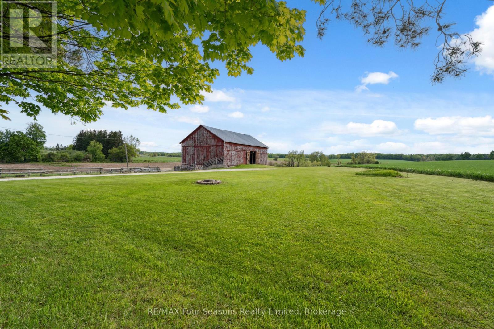 1154 Fairgrounds Road S, Clearview, Ontario  L0M 1S0 - Photo 5 - S12353143