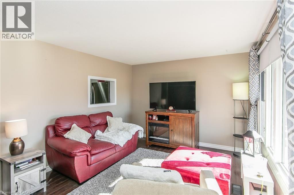 Property at 130 KINGSWOOD Drive Unit# 33 image 5