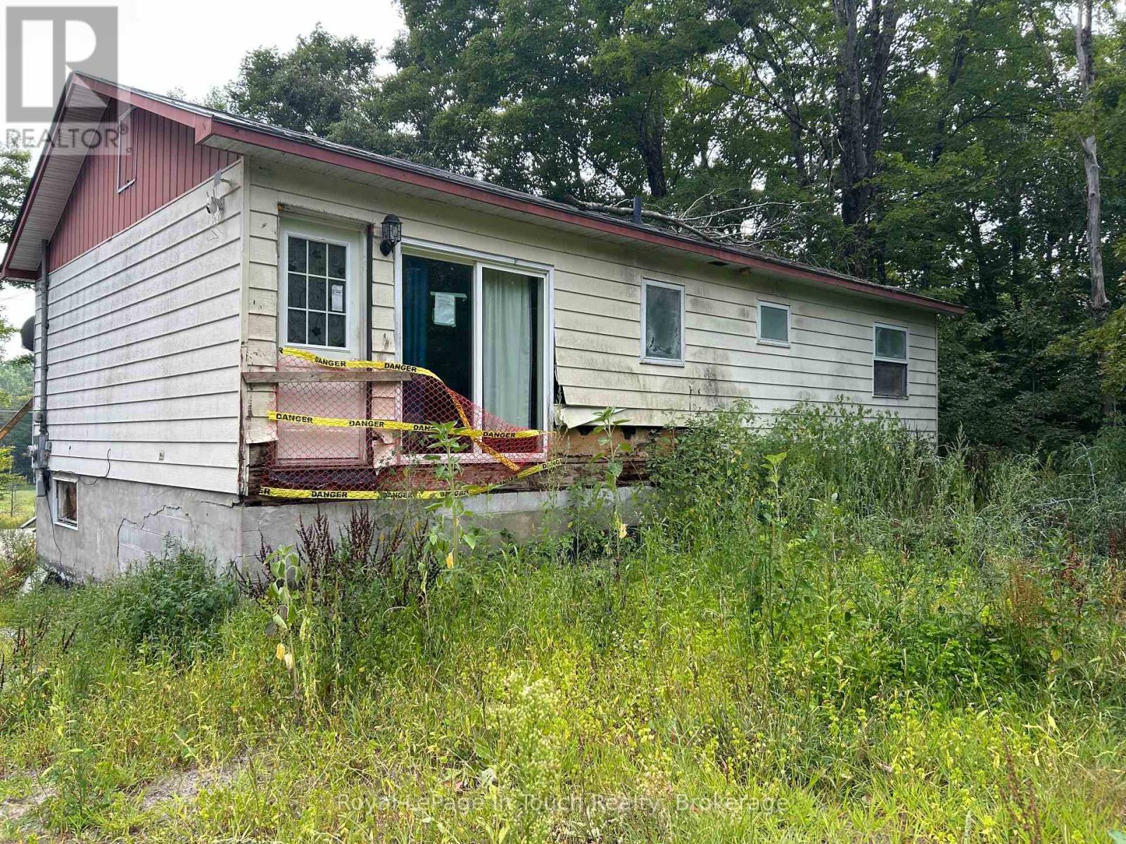 196 Twelve Mile Bay Road, Georgian Bay, Ontario  P0C 1H0 - Photo 2 - X12353194
