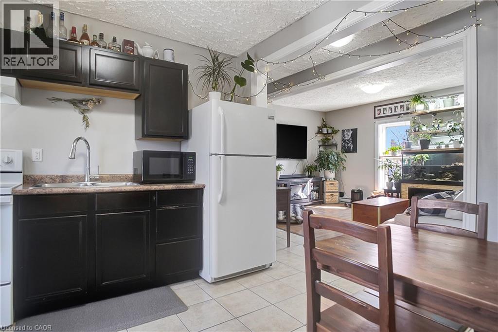 17 Shaw Avenue W, Cambridge, Ontario  N3C 1E3 - Photo 8 - 40740369