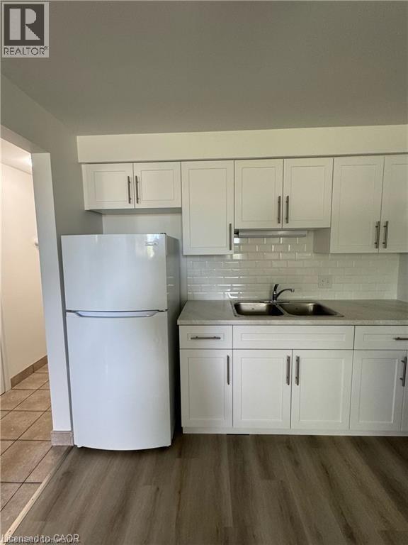 6 Elmsdale Drive Unit# 1, Kitchener, Ontario  N2E 1H6 - Photo 3 - 40740142