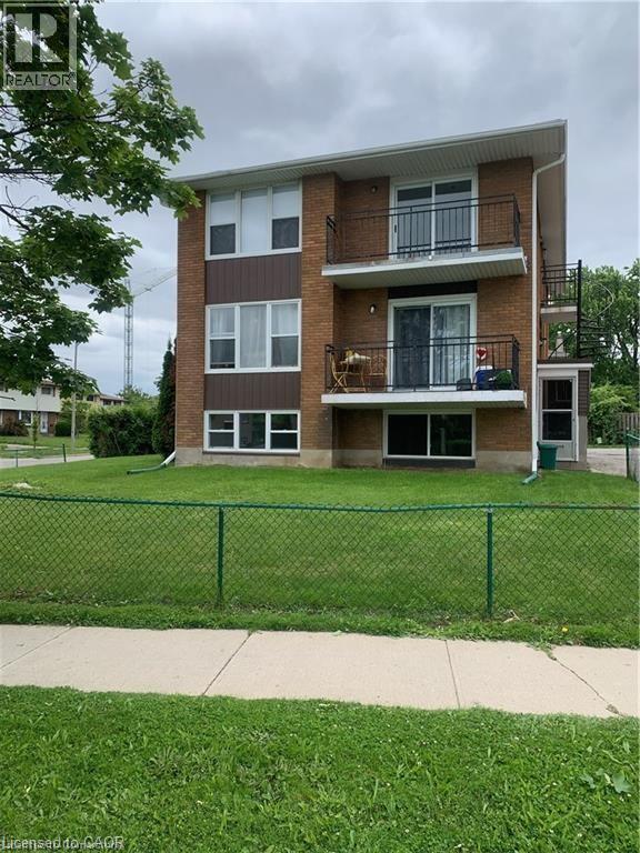 6 Elmsdale Drive Unit# 1, Kitchener, Ontario  N2E 1H6 - Photo 1 - 40740142