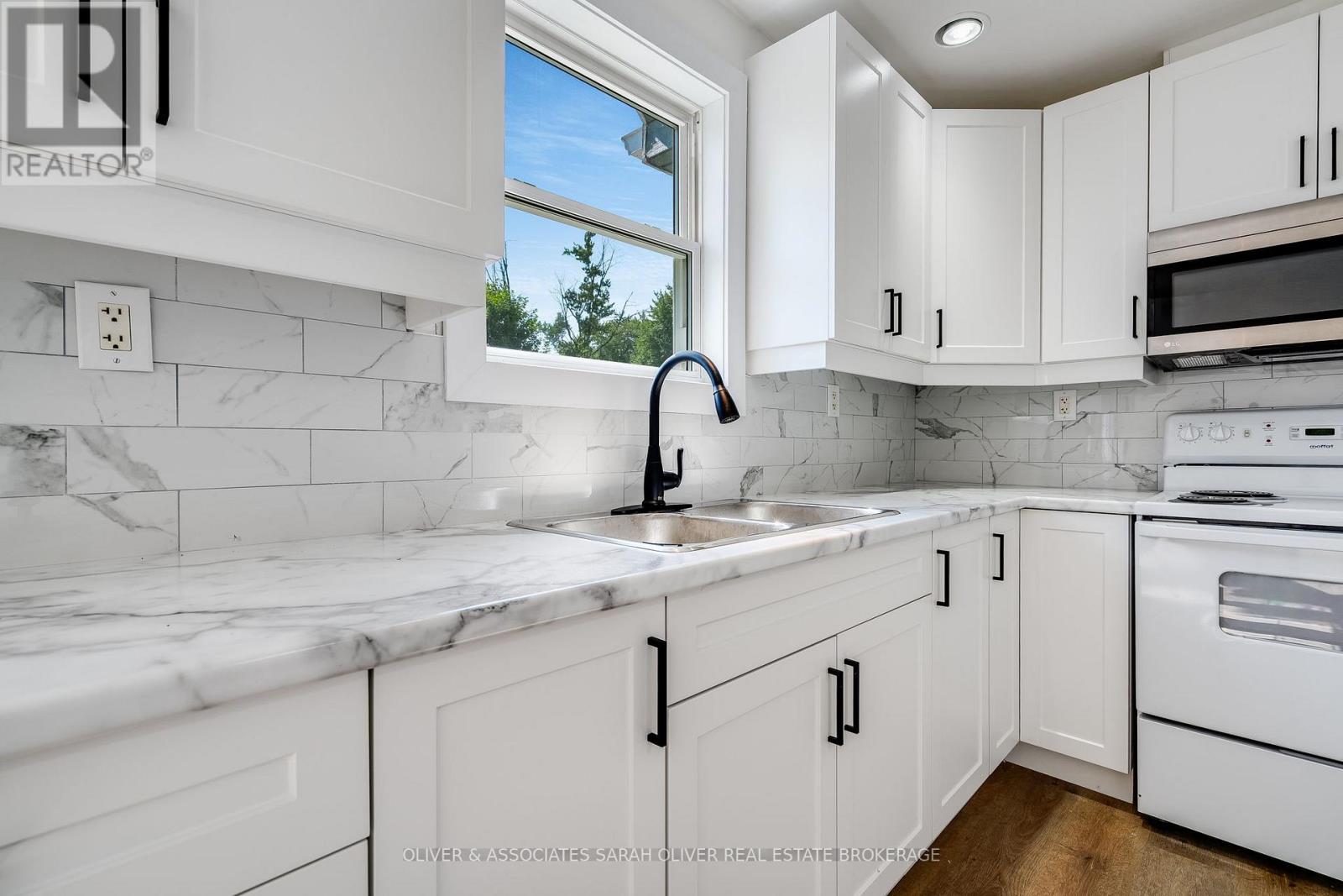 271 Cotterie Park, Leamington, Ontario  N0P 2P0 - Photo 12 - X12166069