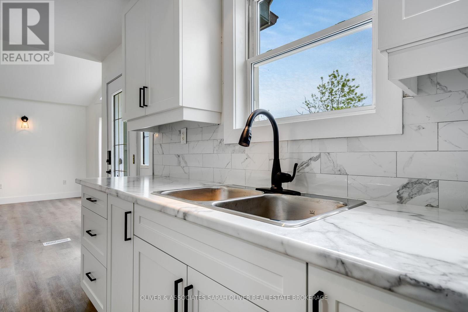 271 Cotterie Park, Leamington, Ontario  N0P 2P0 - Photo 13 - X12166069